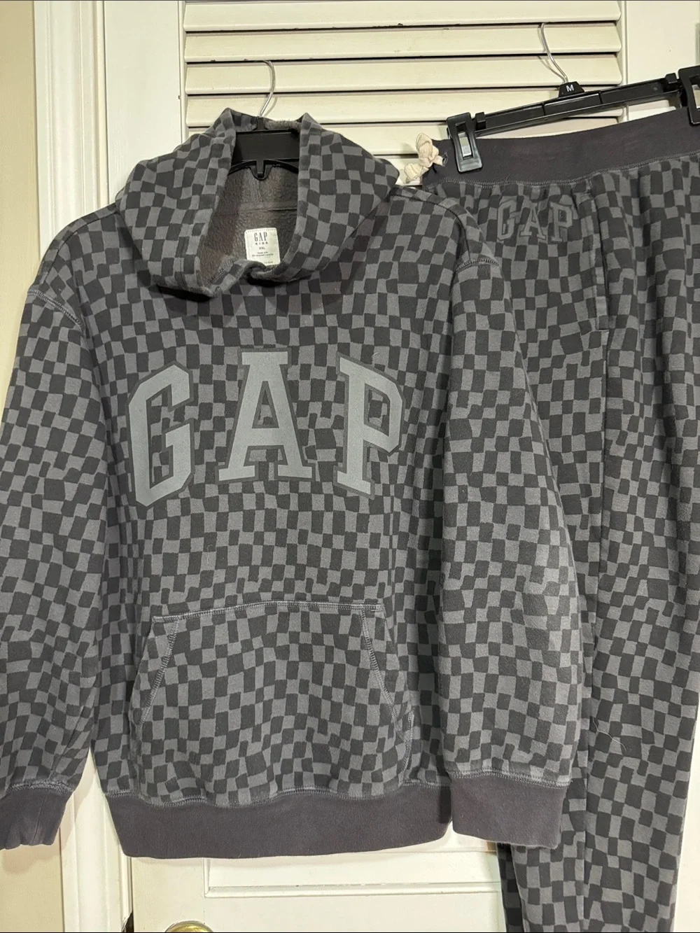 GAP Dark Gray Checkerboard Hoodie & Joggers. Like New. Size Boys XXL.